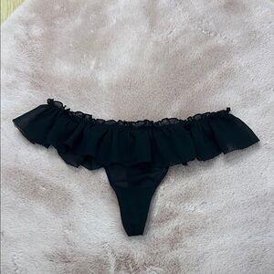 2009 Y2K Vintage Victoria’s Secret Ruffled Thong Panty M